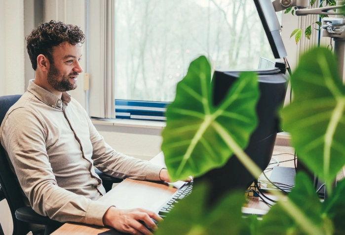 Jeroen software aan het installeren